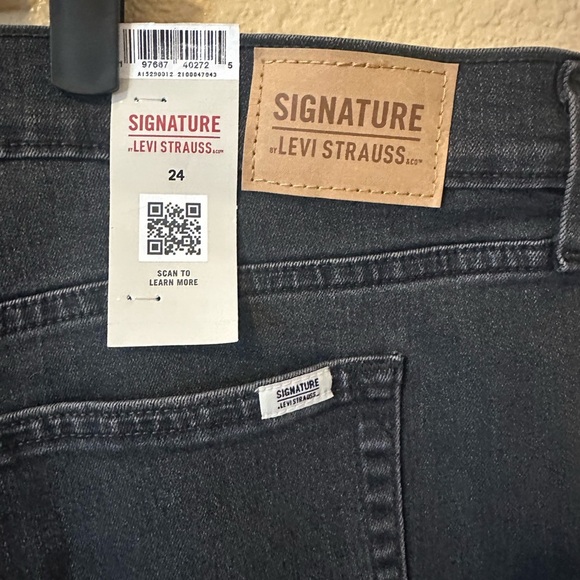Signature by Levi Strauss Gray Jean Shorts with Frayed Hem - Picture 3 of 4